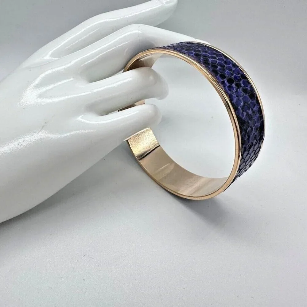 A V Max NYC Bracelet Purple Faux Reptile Skin Gold Tone .75‎ Wide Bangle